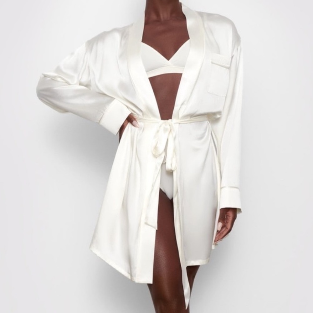 SKIMS Robe Ivory Marble Silky  Bride To Be “Mrs” On The Pocket S/M